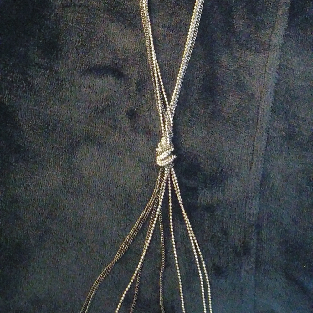 Knotted necklace